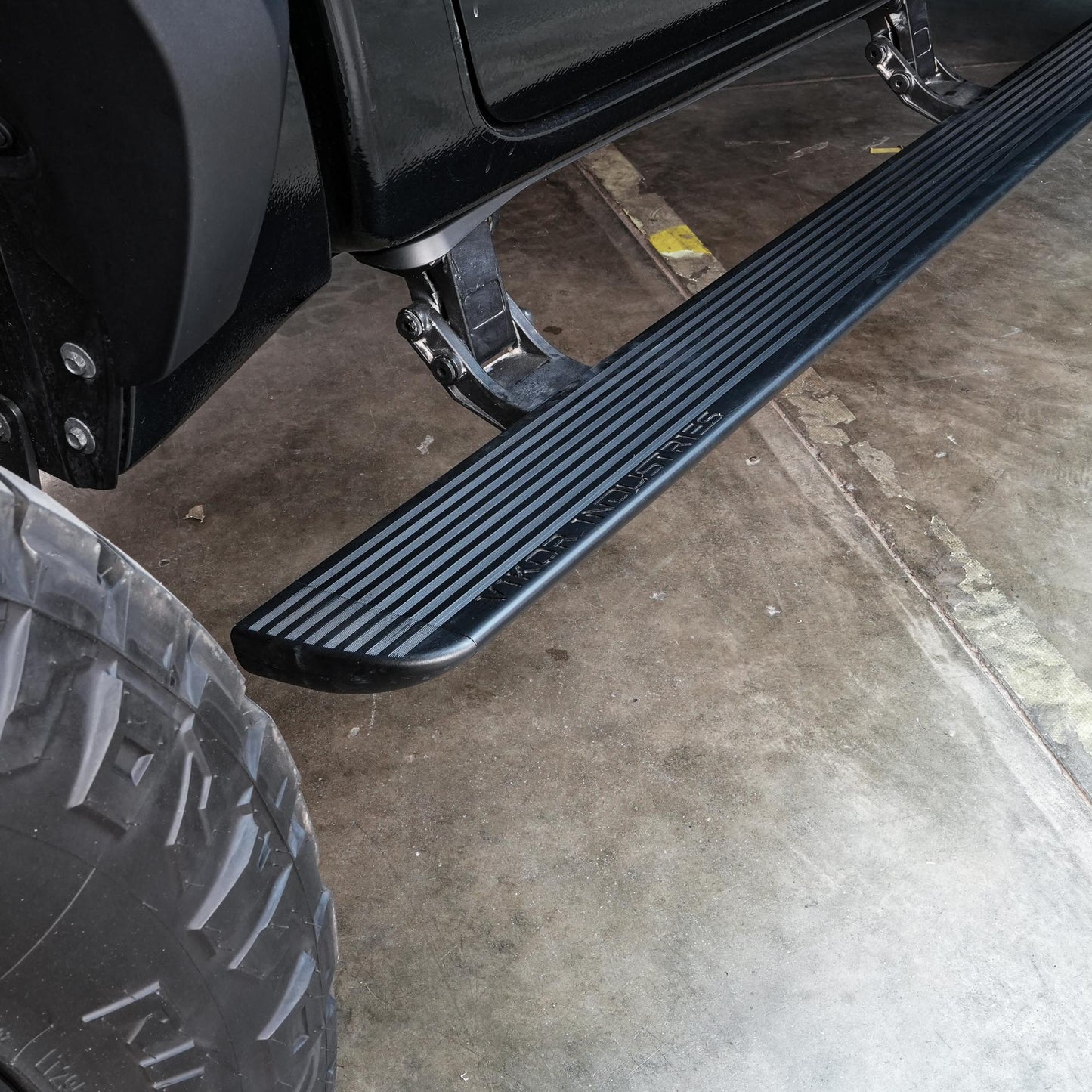N90 2026+ Toyota Hilux - Electric Side Steps - VIKOR