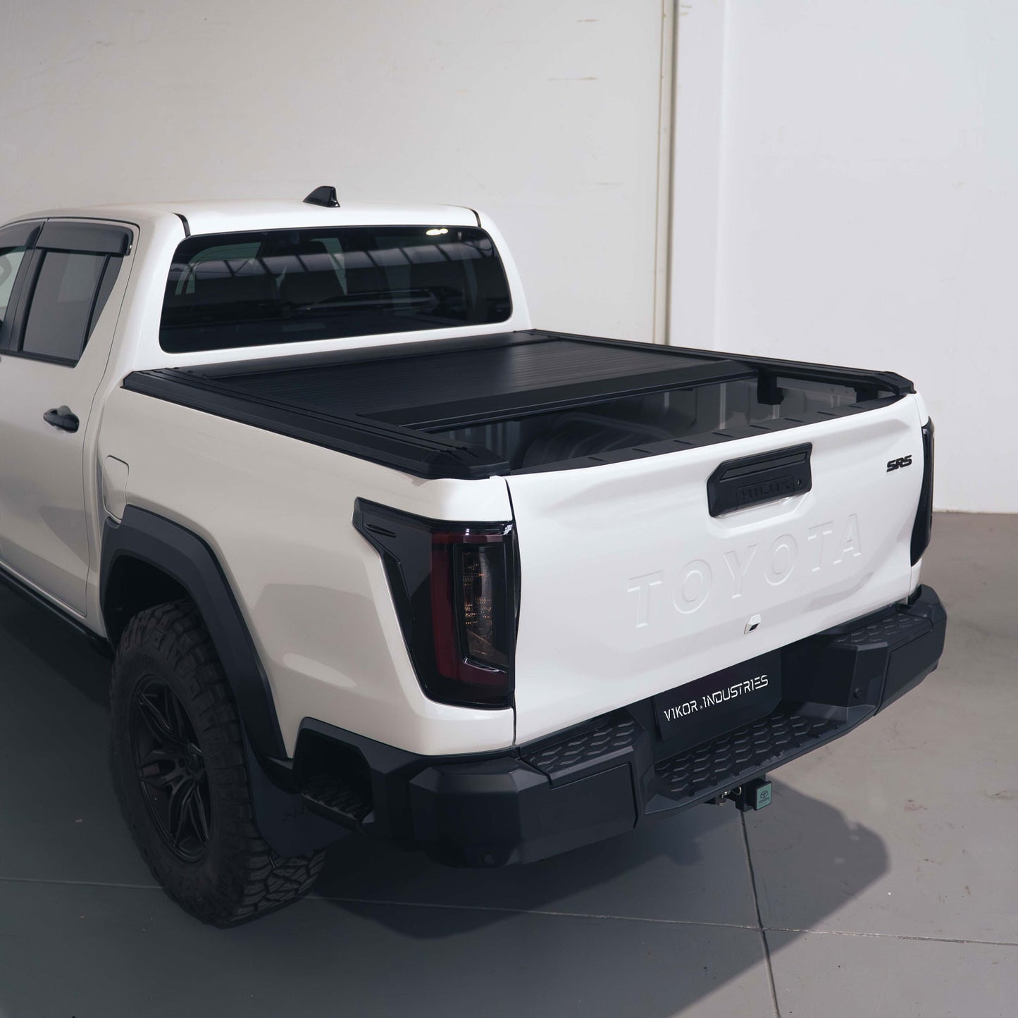 Toyota Hilux 2026+ N90 - Electric Roller Shutter - VIKOR